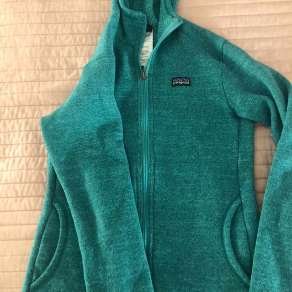 Patagonia girls sweater size L fits more like M